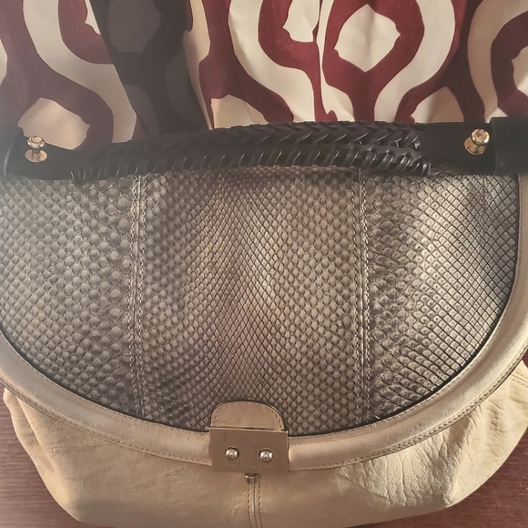 Pauric Sweeney Shoulder Bag - Picture 4 of 16